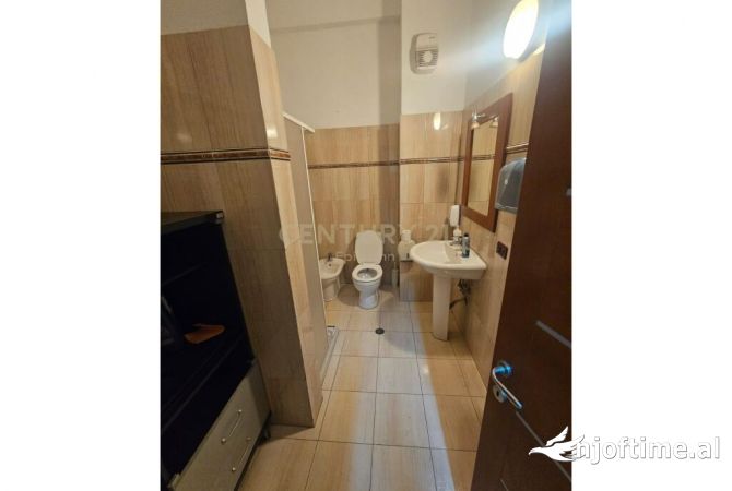 Ambient biznesi ne shitje 3+1 ne Durres - 390,600 Euro