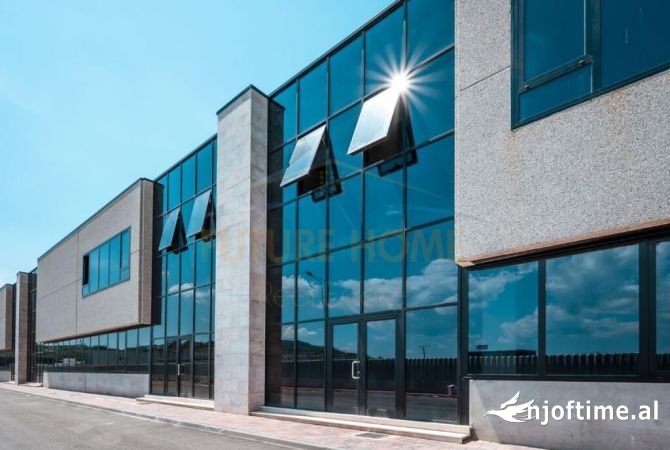 Ambiente Commerciale in Vendita 1+1 a Tirana - 1,500,000 Euro