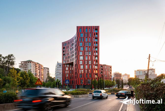 Ambiente Commerciale in Affitto 3+1 a Tirana - 2,500 Euro