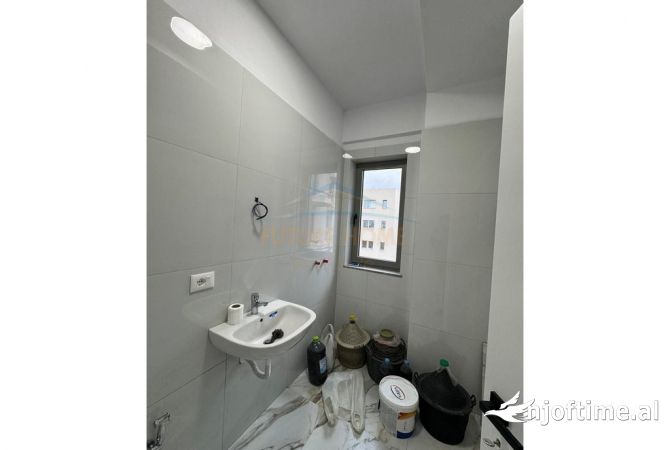 Shtepi ne shitje Apartament ne Tirane, 2+1, Mobilimi E mobiluar, Pagesa 205,000  Euro.