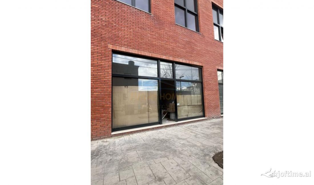 SHITET AMBJENT BIZNESI PERBALLE AMERIKAN 3, 198,000 EURO 