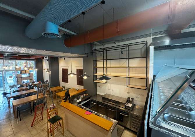 Ambient biznesi me qera 2+1 ne Tirane - 950 Euro