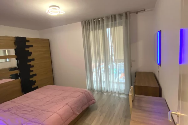 Shtepi me qera Apartament ne Tirane, 2+1, Mobilimi E mobiluar, Pagesa 800  Euro.