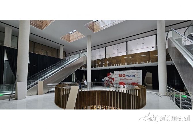 Shitet Ambient Biznesi tek Kompleksi Tirana Garden Building, në katin 0 të një godine prestigjoze.
