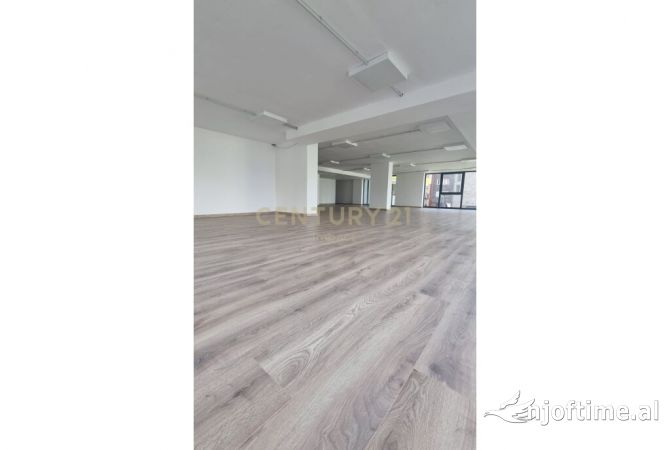 AMBJENT KOMERCIAL 550m2 NE SHITJE 715,000 Euro