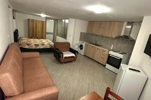 Shtepi me qera Apartament ne Tirane, Garsoniere, Mobilimi E mobiluar, Pagesa 25,000  Leke.