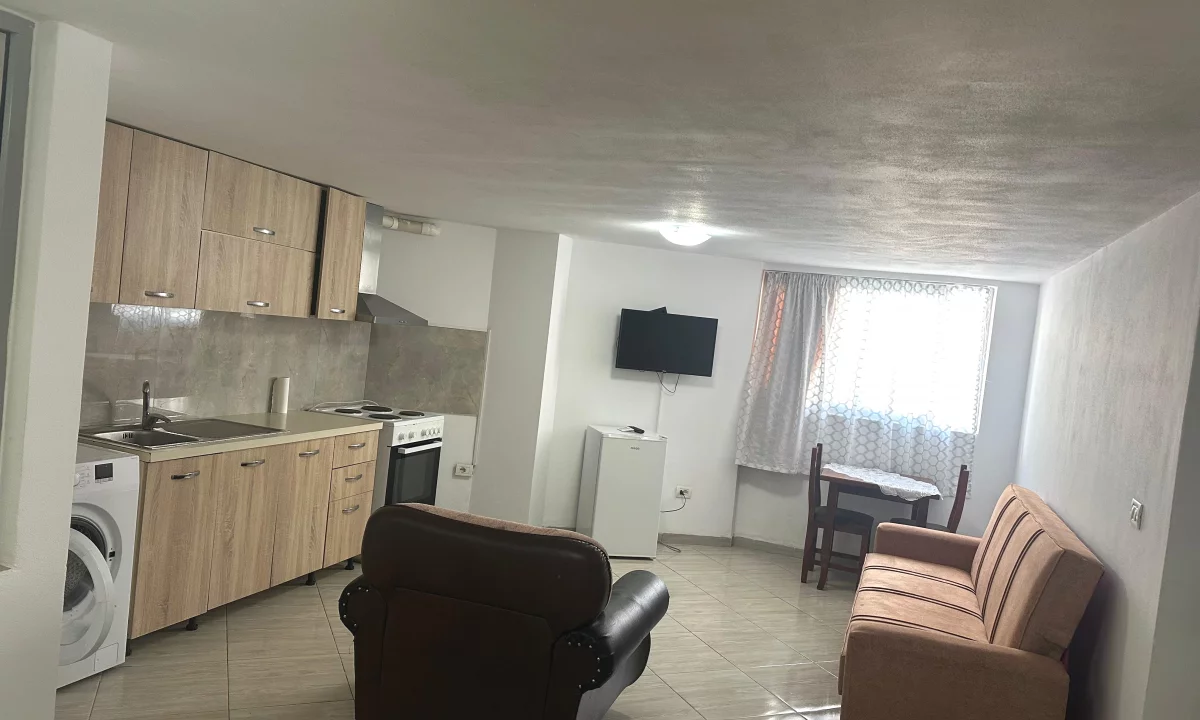 Shtepi me qera Apartament ne Tirane, Garsoniere, Mobilimi E mobiluar, Pagesa 25,000  Leke.