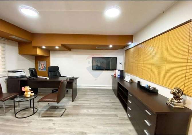 Ambient biznesi me qera 3+1 ne Tirane - 3,000 Euro