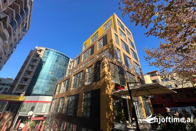 Ambiente Commerciale in Affitto 1+1 a Tirana - 3,000 Euro