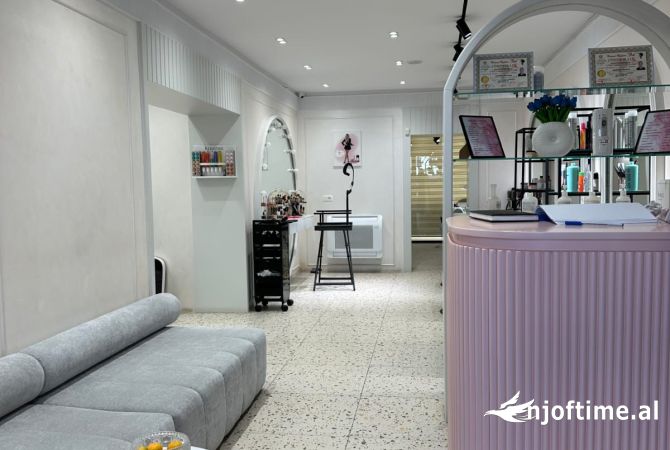 Ambiente Commerciale in Affitto 1+1 a Tirana - 1,500 Euro