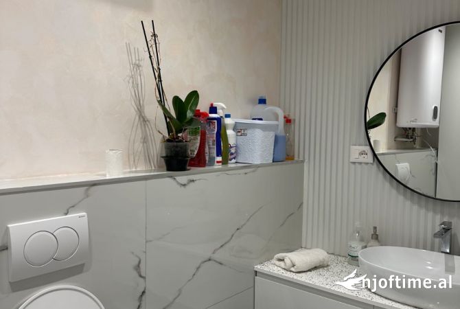 Ambiente Commerciale in Affitto 1+1 a Tirana - 1,500 Euro