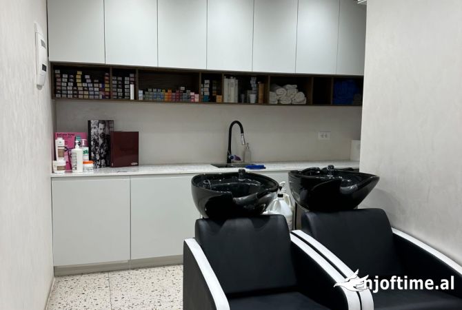 Jepet me qira Dyqan tek Insituti Harry Fultz!