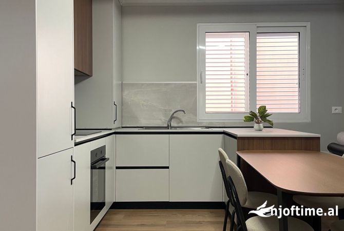 Shtepi me qera Apartament ne Tirane, 2+1, Mobilimi E mobiluar, Pagesa 500  Euro.