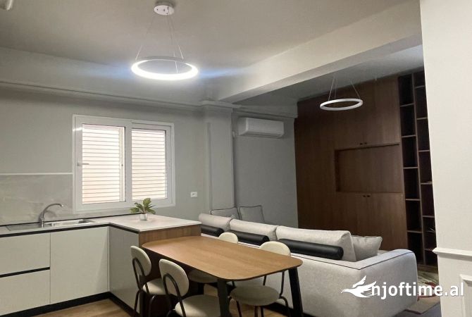 Shtepi me qera Apartament ne Tirane, 2+1, Mobilimi E mobiluar, Pagesa 500  Euro.