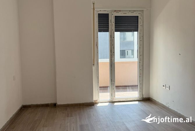 Shtepi me qera Apartament ne Tirane, 1+1, Mobilimi Bosh, pa mobiluar, Pagesa 400  Euro.