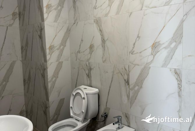 Shtepi me qera Apartament ne Tirane, 1+1, Mobilimi Bosh, pa mobiluar, Pagesa 400  Euro.