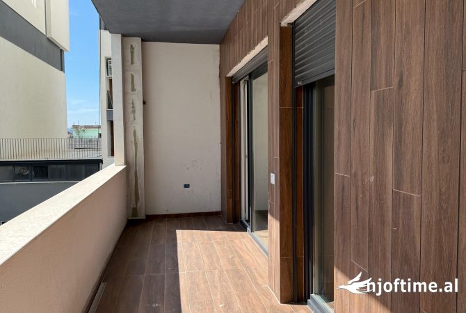 Shtepi me qera Apartament ne Tirane, 1+1, Mobilimi Bosh, pa mobiluar, Pagesa 400  Euro.