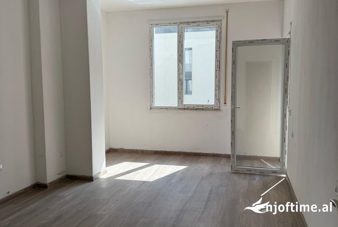 Shtepi me qera Apartament ne Tirane, 1+1, Mobilimi Bosh, pa mobiluar, Pagesa 400  Euro.