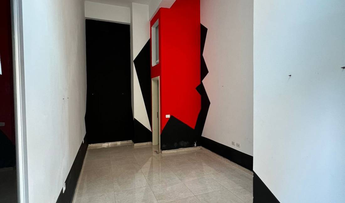 Qera, Ambient Biznesi