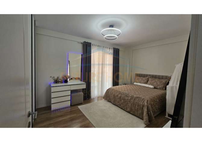 Shitet Qender Estetike, Astir, Unaza e Re