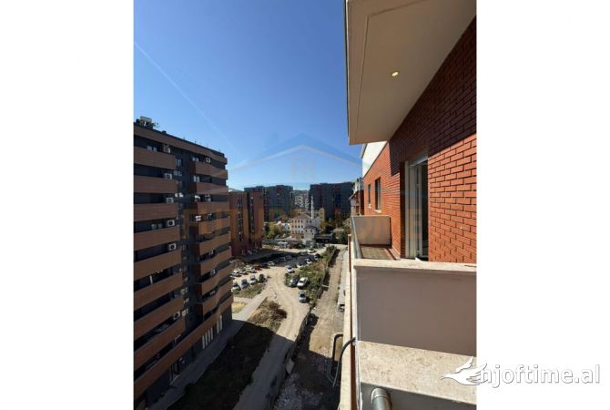 Ambiente Commerciale in Affitto 3+1 a Tirana - 400 Euro