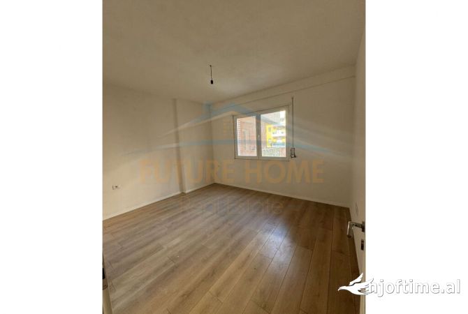 Ambiente Commerciale in Affitto 3+1 a Tirana - 550 Euro
