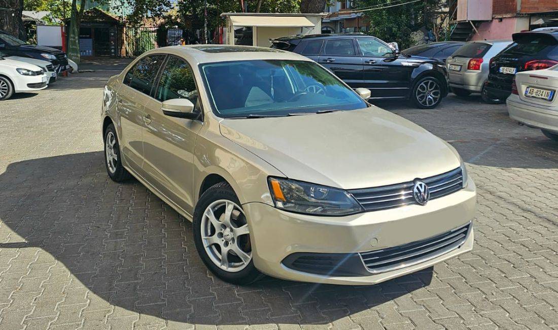 Jepet me qera Makina Volkswagen Jetta duke filluar nga 35 euro ne dite
