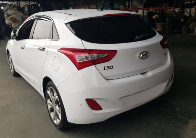 Jepet me qera Hyundai i30 duke filluar nga 30 euro ne dite. Aeroport Tirane