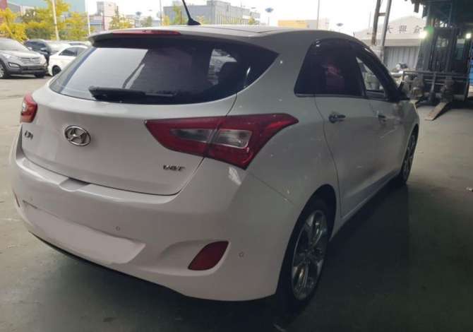 Jepet me qera Hyundai i30 duke filluar nga 30 euro ne dite. Aeroport Tirane