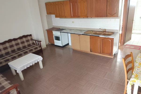 Shtepi me qera Apartament ne Tirane, Garsoniere, Mobilimi E mobiluar, Pagesa 20,000  Leke.