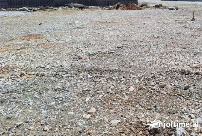 Ambient biznesi me qera 4+1 ne Durres - 2,000 Euro