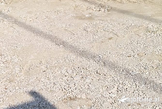 Ambient biznesi me qera 4+1 ne Durres - 2,000 Euro