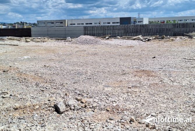 Ambient biznesi me qera 4+1 ne Durres - 2,000 Euro