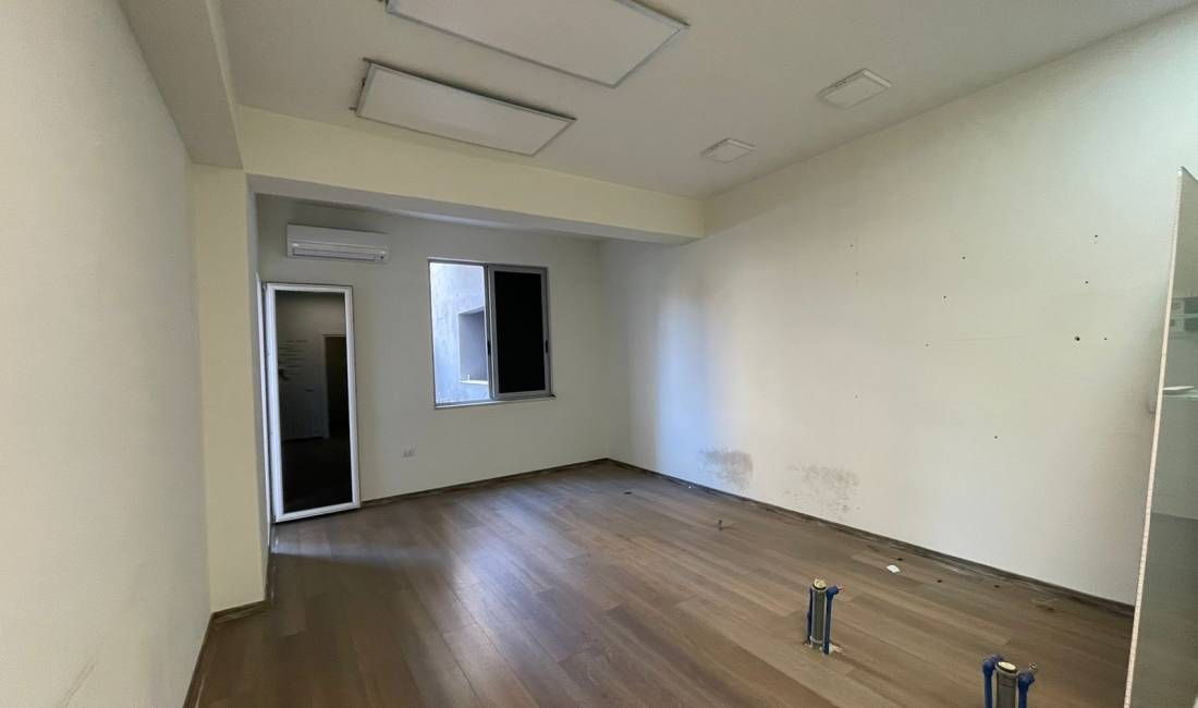 Jepet me qira apartament 2+1 bosh per zyre RRUGA E KAVAJES 550Euro 