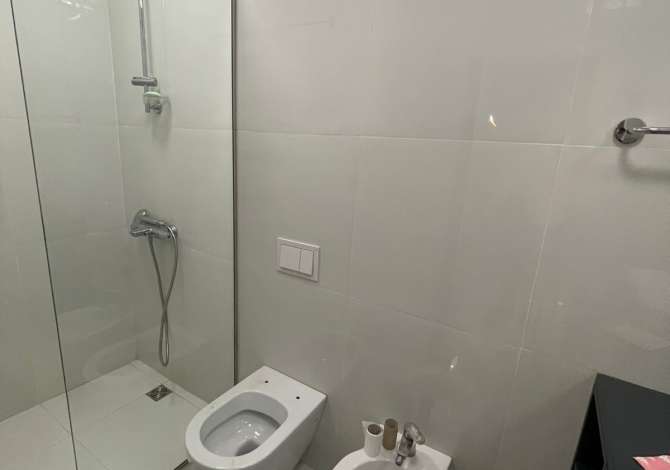 Jepet me qira apartament 2+1 bosh per zyre RRUGA E KAVAJES 550Euro 