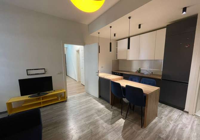 Jepet me qira apartament 2+1 bosh per zyre RRUGA E KAVAJES 550Euro 