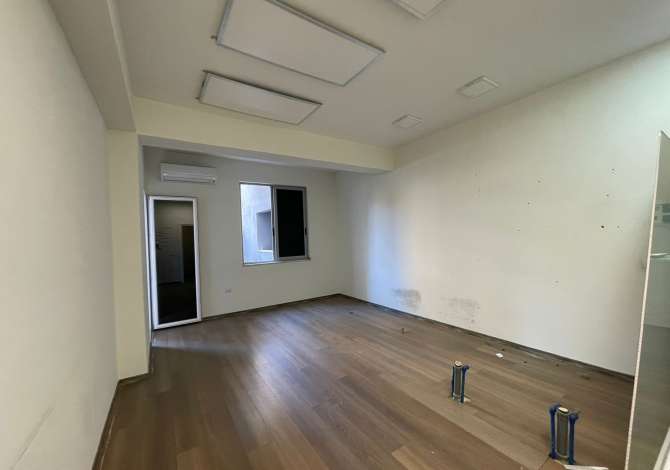 Jepet me qira apartament 2+1 bosh per zyre RRUGA E KAVAJES 550€ 