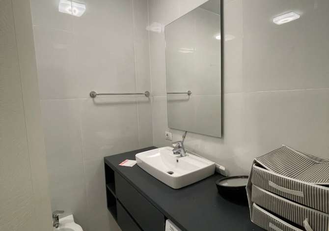 Jepet me qira apartament 2+1 bosh per zyre RRUGA E KAVAJES 550Euro 