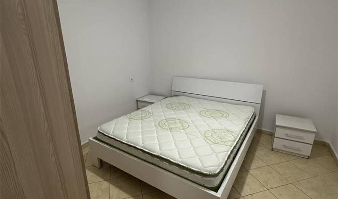 Shtepi me qera Apartament ne Tirane, 2+1, Mobilimi E mobiluar, Pagesa 35,000  Leke.