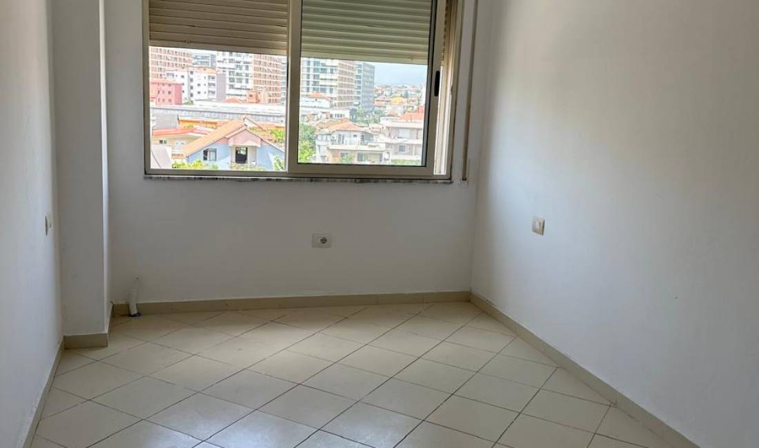 Shtepi ne shitje Apartament ne Tirane, 2+1, Mobilimi Bosh, pa mobiluar, Pagesa 135,000  Euro.