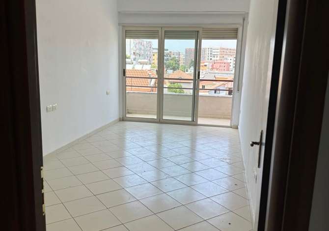 Shtepi ne shitje Apartament ne Tirane, 2+1, Mobilimi Bosh, pa mobiluar, Pagesa 135,000  Euro.