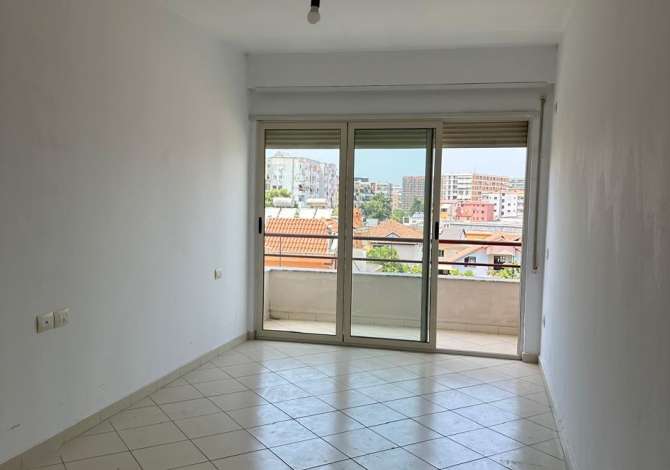 Shtepi ne shitje Apartament ne Tirane, 2+1, Mobilimi Bosh, pa mobiluar, Pagesa 135,000  Euro.