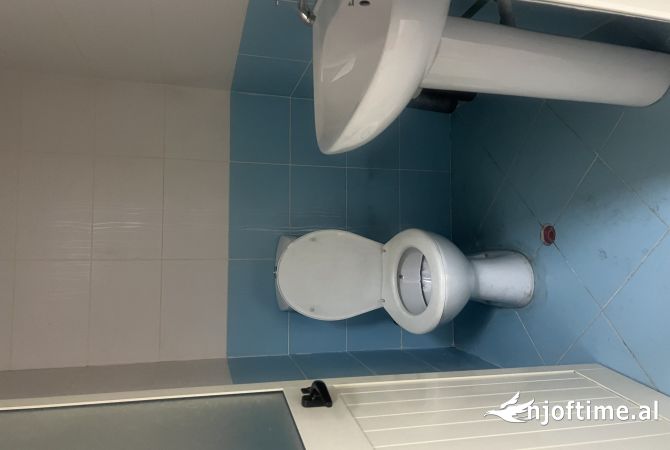 Ambiente Commerciale in Affitto 1+1 a Tirana - 30,000 Leke