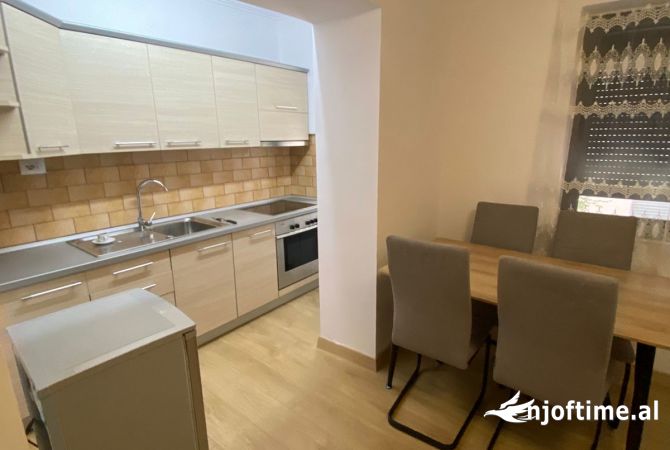 Shtepi me qera Apartament ne Tirane, 1+1, Mobilimi E mobiluar, Pagesa 600  Euro.