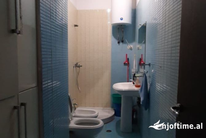 Shtepi me qera Apartament ne Tirane, 2+1, Mobilimi E mobiluar, Pagesa 45,000  Leke.