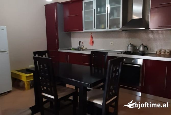 Shtepi me qera Apartament ne Tirane, 2+1, Mobilimi E mobiluar, Pagesa 45,000  Leke.