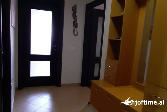 Shtepi me qera Apartament ne Tirane, 2+1, Mobilimi E mobiluar, Pagesa 45,000  Leke.