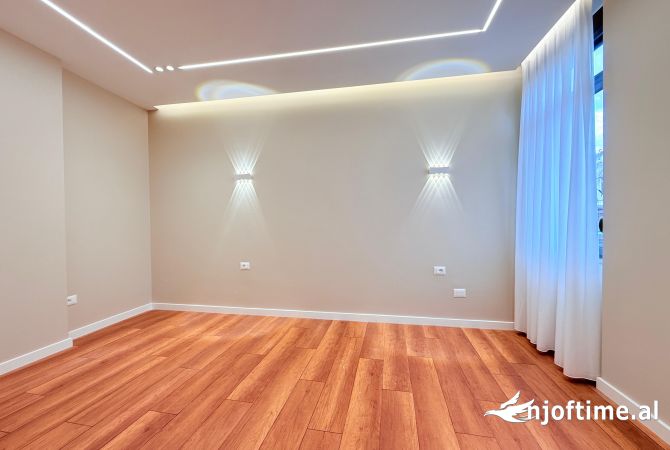 Shtepi ne shitje Apartament ne Tirane, 1+1, Mobilimi Bosh, pa mobiluar, Pagesa 135,000  Euro.