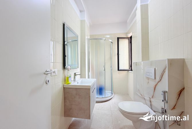 Shtepi ne shitje Apartament ne Tirane, 1+1, Mobilimi Bosh, pa mobiluar, Pagesa 135,000  Euro.