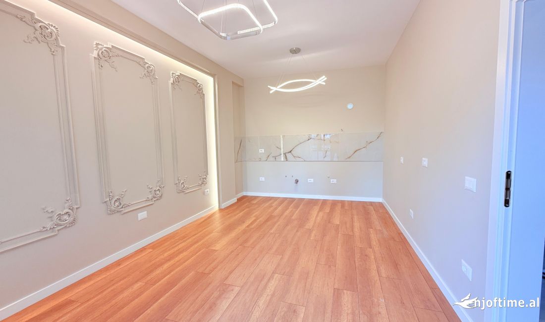 Shtepi ne shitje Apartament ne Tirane, 1+1, Mobilimi Bosh, pa mobiluar, Pagesa 135,000  Euro.